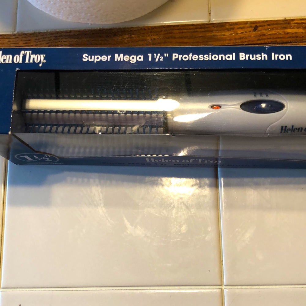 Helen of Troy Super Mega 1 1/2” Professional Brush Iron